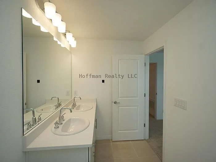 2407 Paravane Way — Photo 12