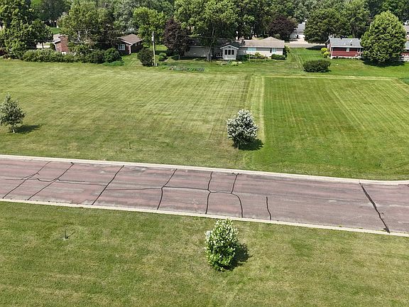 5th image of 8 Lakeview Dr