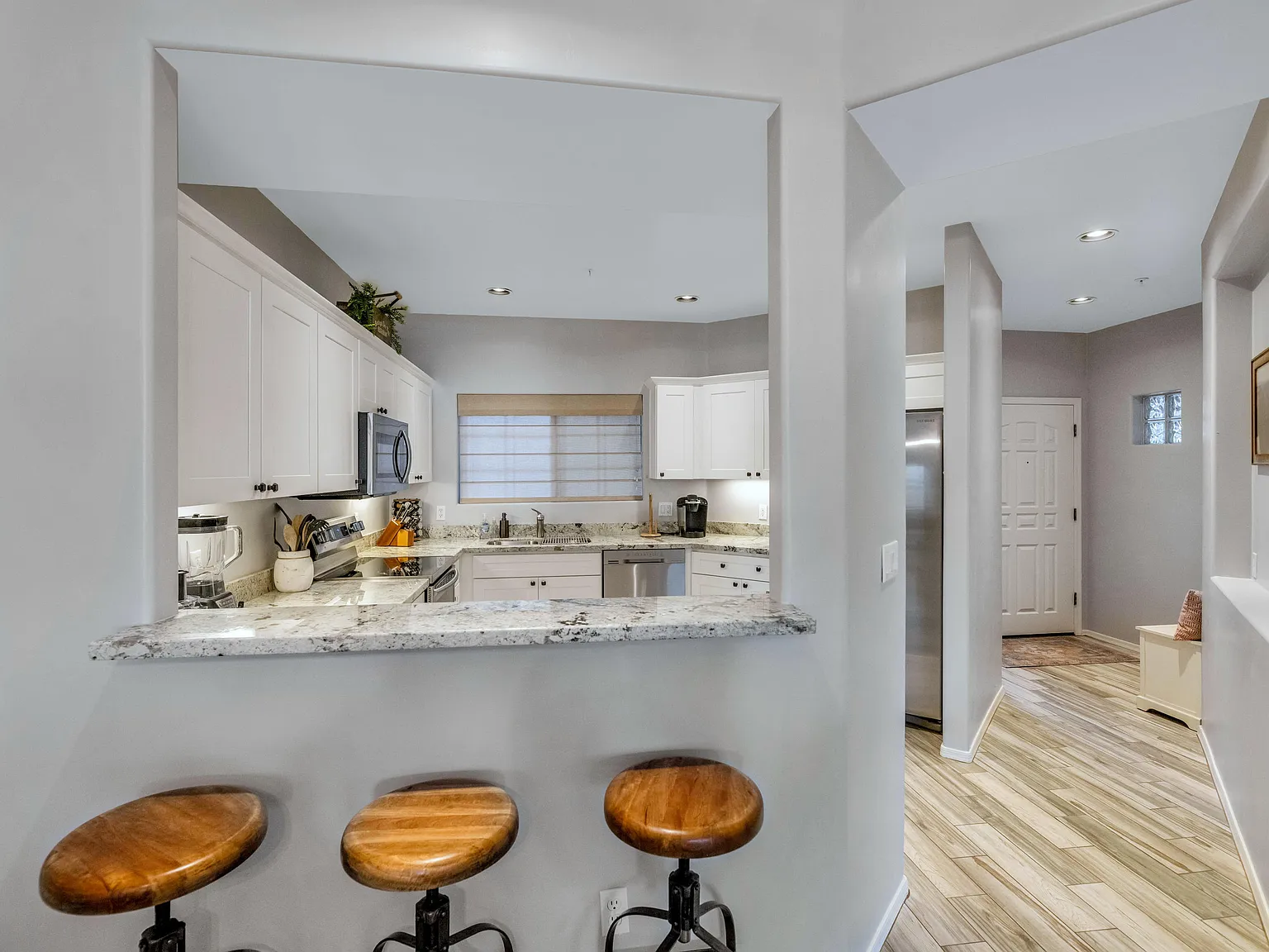 2 bed, 2.0 bath, 1184 sqft, $4,000 — Photo 4