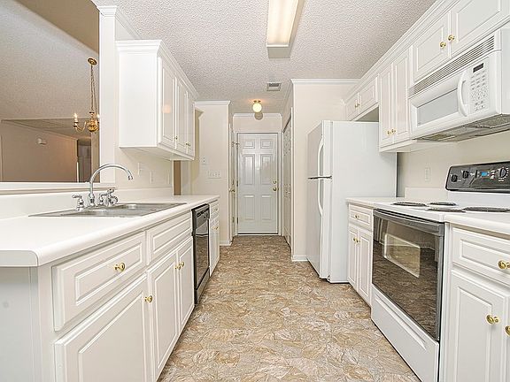 4th image of 118 Pin Oak Dr