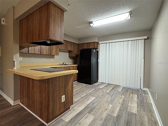 5th image of 5619 Peach Ave