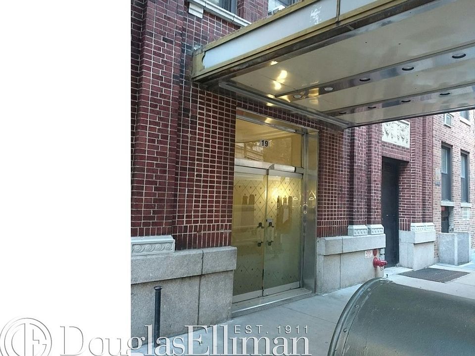 2nd image of 19 W 69th St APT 1101