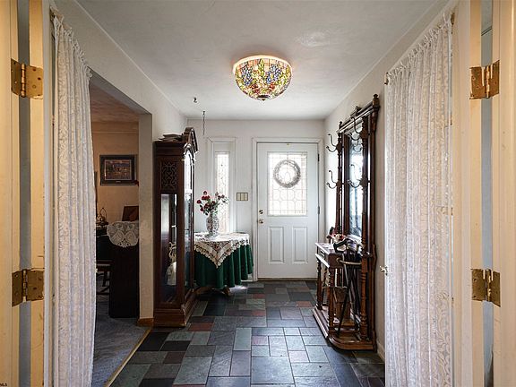 5th image of 1 Bel Manor Dr