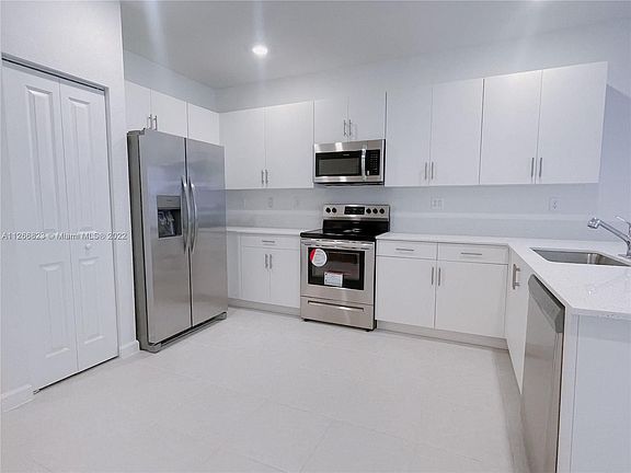 5th image of 2603 SE 11th St #2603