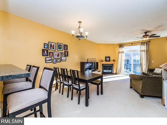 Flowing, warm great room