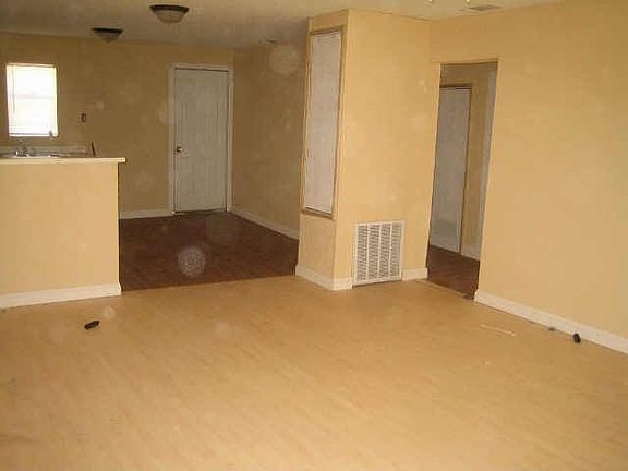 5th image of 1906 S Hughes Ave