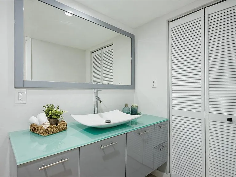 701 S Madison Ave #420 — Photo 16