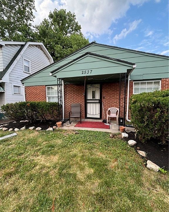 1st image of 2537 W Riverview Ave