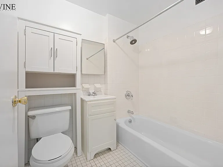 619 E 11th St #4A — Photo 5