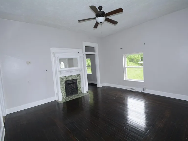 4582 Eastern Ave — Photo 4