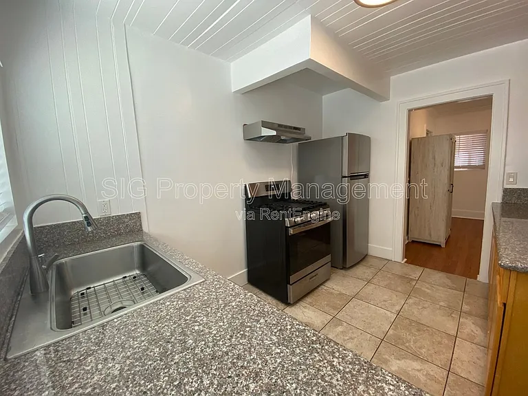 1250 E Villa St — Photo 7