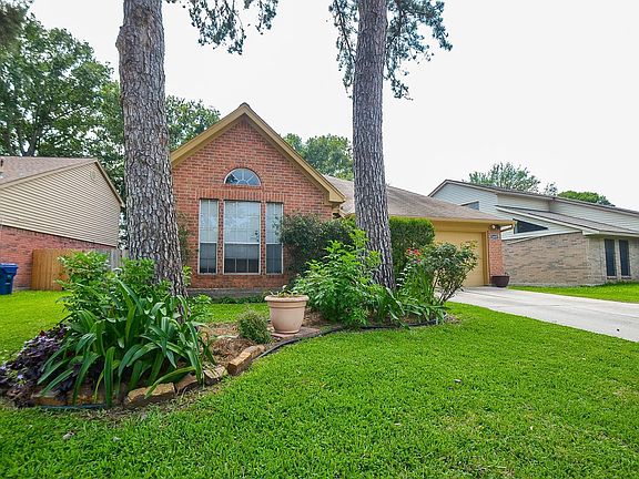3rd image of 1415 Plumwood Dr