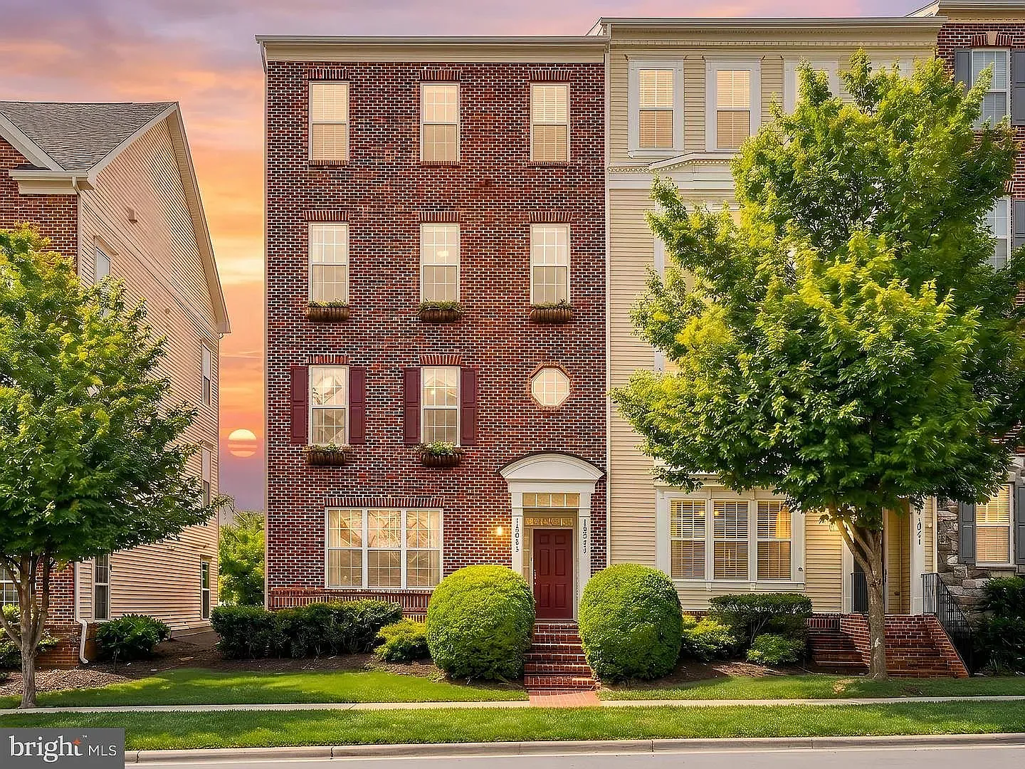 3 bed, 2.5 bath, 1850 sqft, $3,100 — Photo 1
