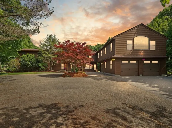 364 Chestnut St, Wilmington, MA 01887