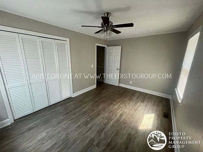982-996 Hampton Dr NW — Photo 19