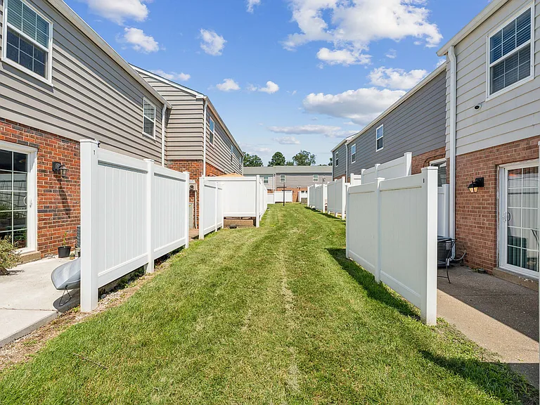 Staples Mill Townhomes — Photo 16
