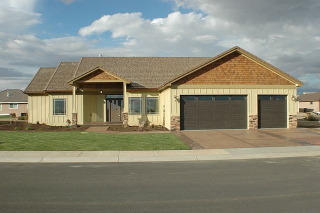 Incredible 4 bedroom Custom Home in Quincy, WA