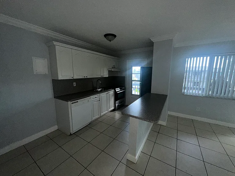 890 NW 45th Ave #32 — Photo 3