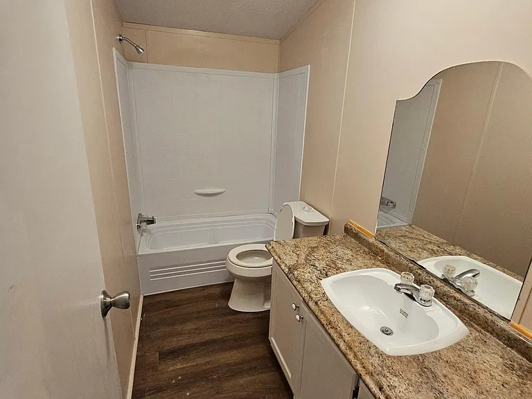 100 Johnston Dr — Photo 7