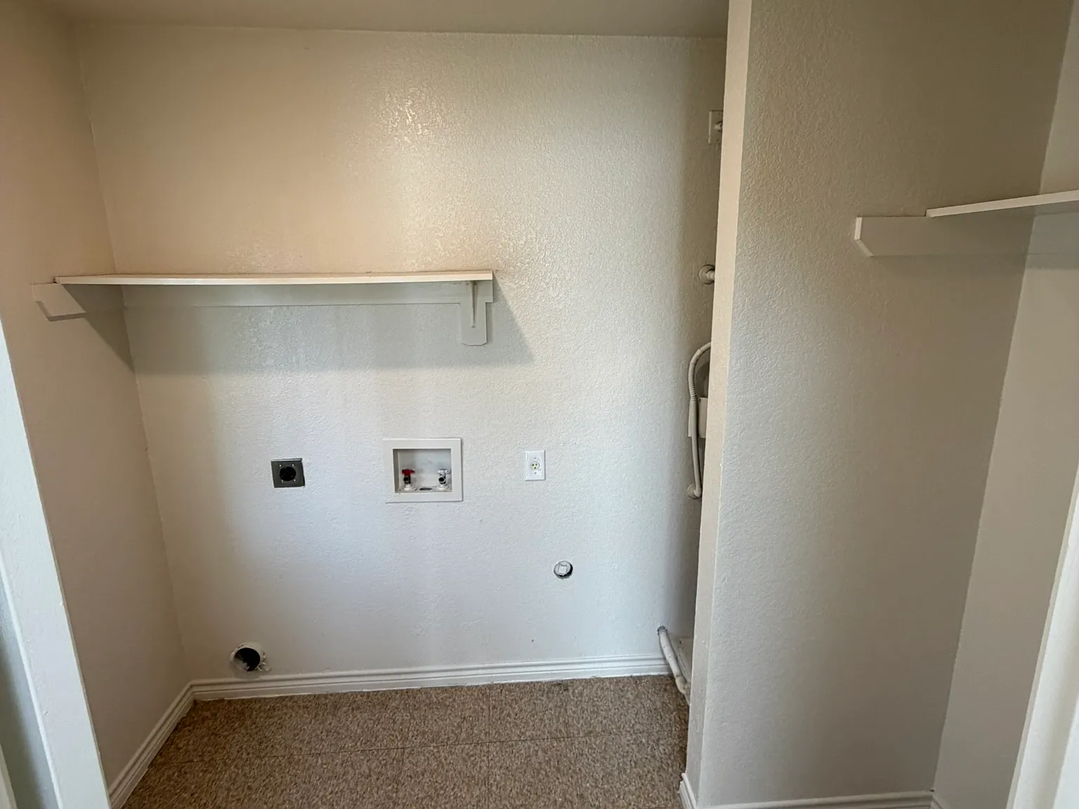 3 bed, 1058 sqft, $895 — Photo 3
