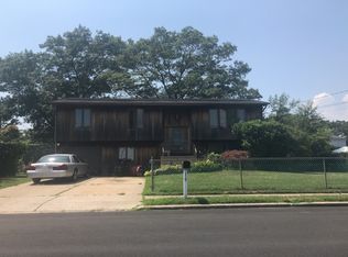 10 Natick St, Islip Terrace, NY 11752