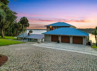 703 Front St, Welaka, FL 32193