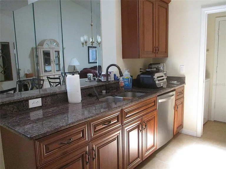 2125 Nantucket Dr — Photo 8