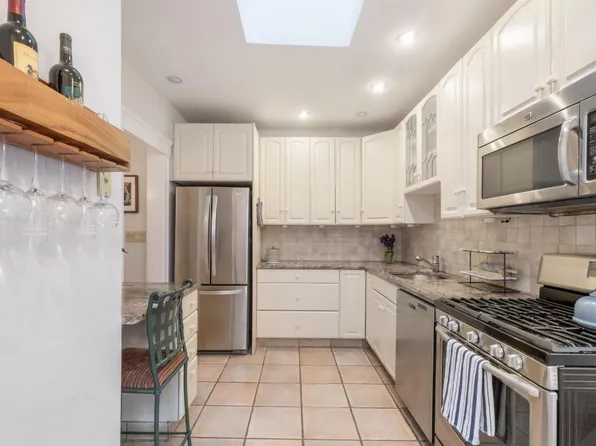 648 E 7th St #3, South Boston, MA 02127