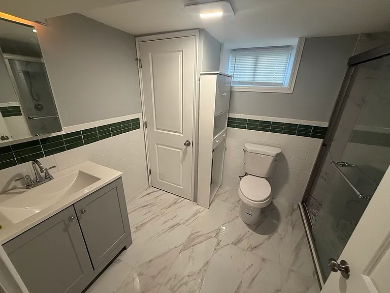 28 Albertina St #B — Photo 8