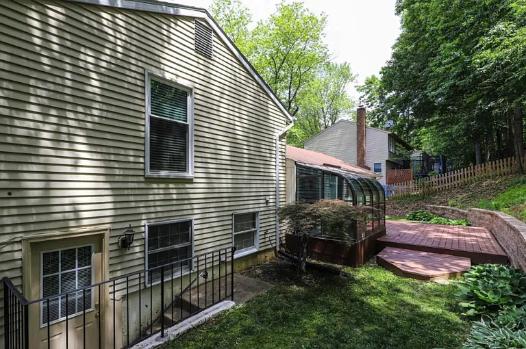 15337 Edgehill Dr — Photo 23
