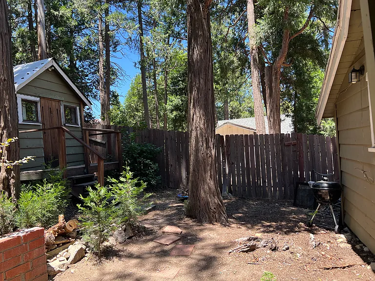 689 Knoll Dr — Photo 16