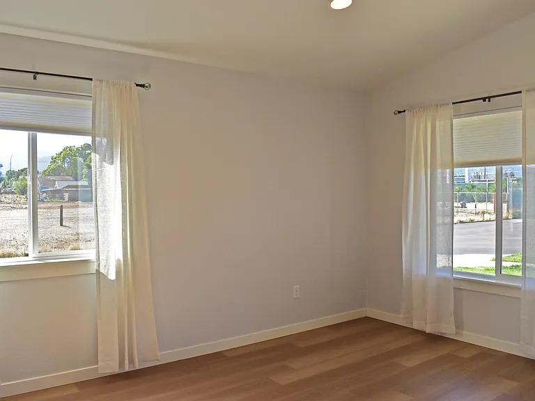 1033 Vick Ln — Photo 11