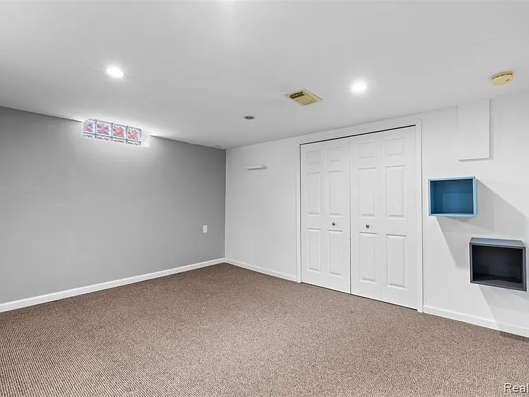 1085 Brooklawn Dr — Photo 33