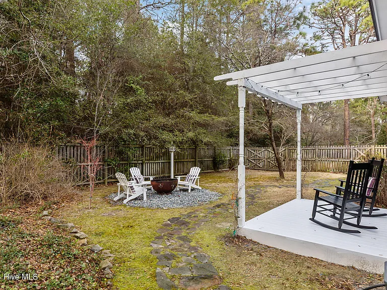 25 McLeod Rd — Photo 39