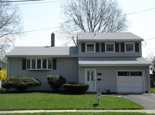 8 Walnut St, Somerville, NJ 08876