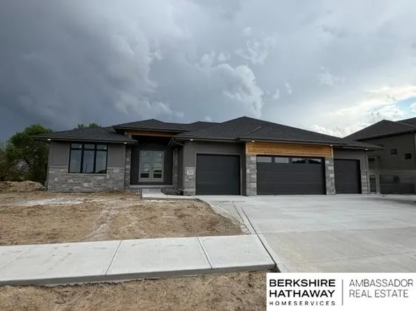 18505 Acorn Dr, Gretna, NE 68028