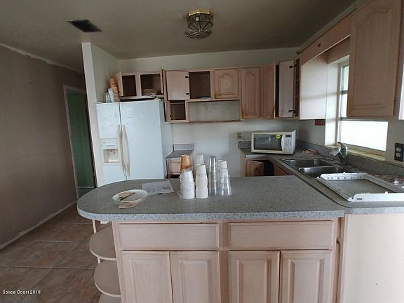 3rd image of 261 Norwood Ave