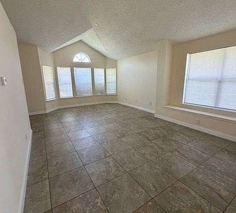 4th image of 1117 Gordon Oaks Dr