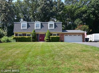 8025 Garlot Dr, Annandale, VA 22003