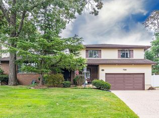 889 Westminster Dr, Toms River, NJ 08753