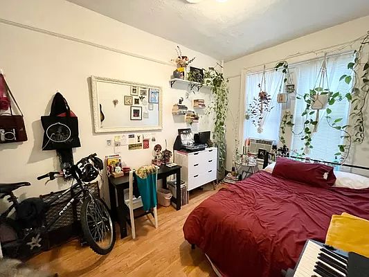 4th image of 446 Suydam St APT 1R