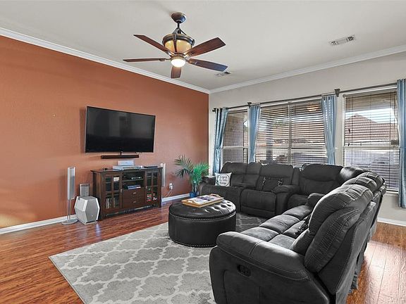 4th image of 1511 Carriage Creek Ct