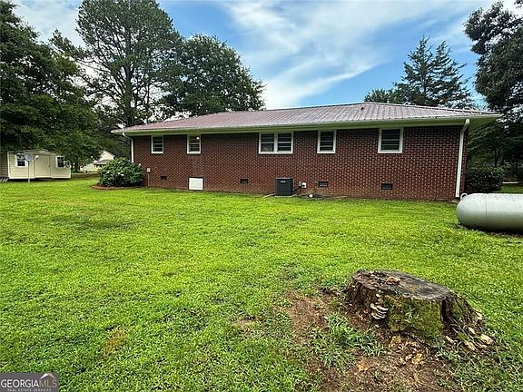 4th image of 115 Pineview Ln