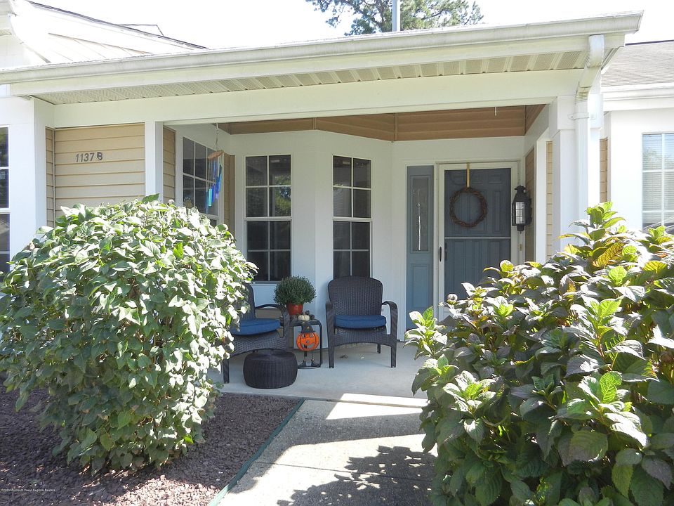 1st image of 1137B Thornbury Ln