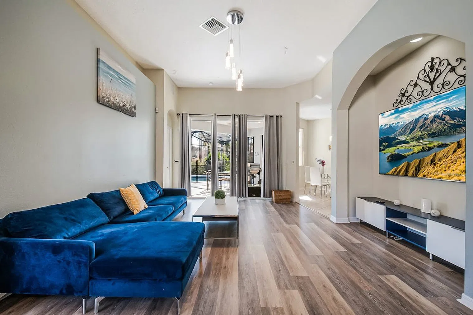 6 bed, 4.0 bath, $9,667 — Photo 4