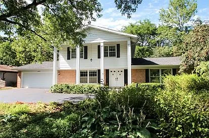 2415 Brookwood Dr photo 1