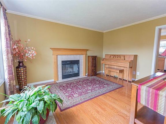 5th image of 3227 Field Gate Dr