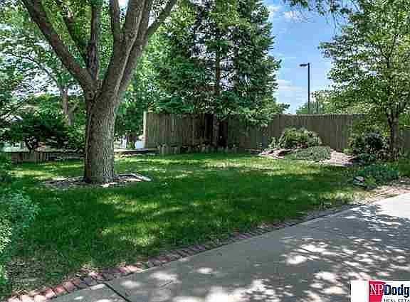 3rd image of 9001 Shirley St