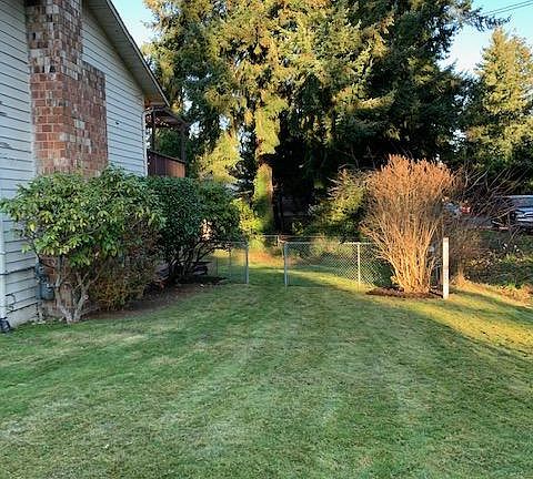 corrner lot, well maintained yard