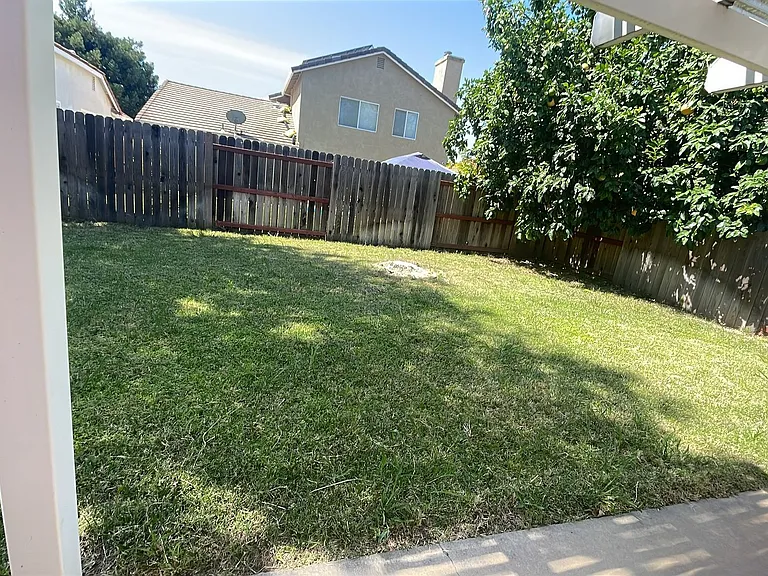 1960 Harbor Town Dr — Photo 17